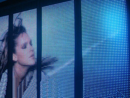 戶外LED網(wǎng)格屏